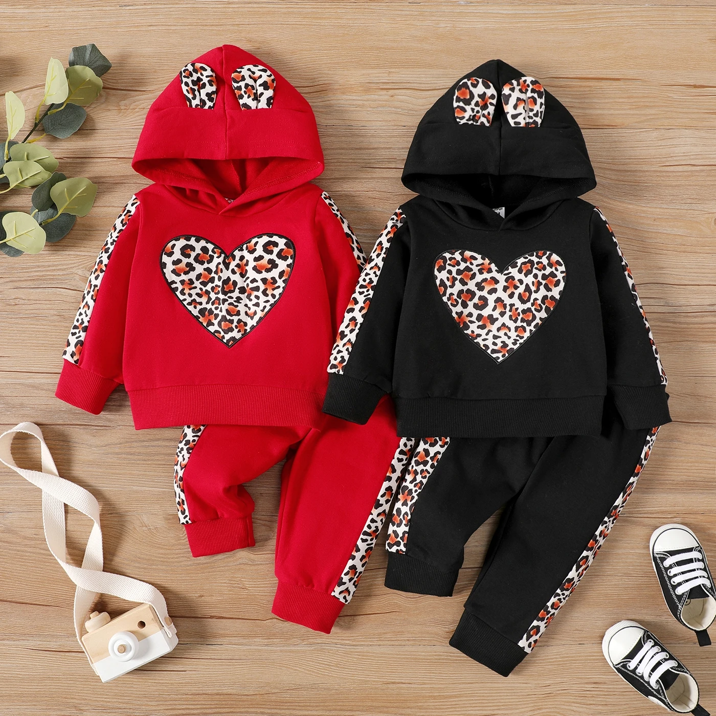 

PatPat 2pcs Baby Girl Leopard Ears Design Heart Graphic Long-sleeve Hoodie and Sweatpants Set