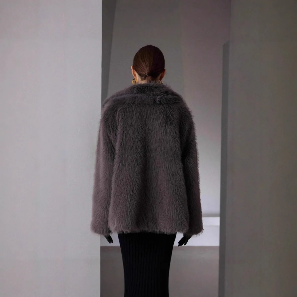 2025 Herfst Winter Nieuwe Mode Dames Effen Kleur Turn-down Kraag Lange Mouw Eenvoudige Basic Elegante Nepbont Jas Vrouwelijke Jas