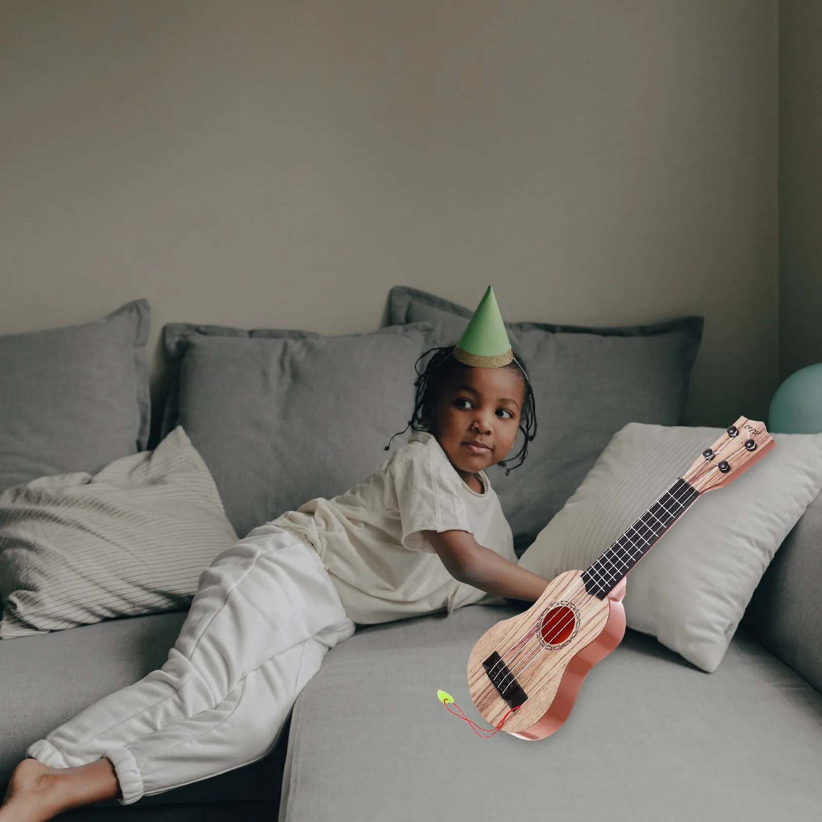 

Детское укулеле: Забавный музыкальный инструмент-имитация, развивающий подарок для раннего обучения детей, музыкальное восприятие и творчество