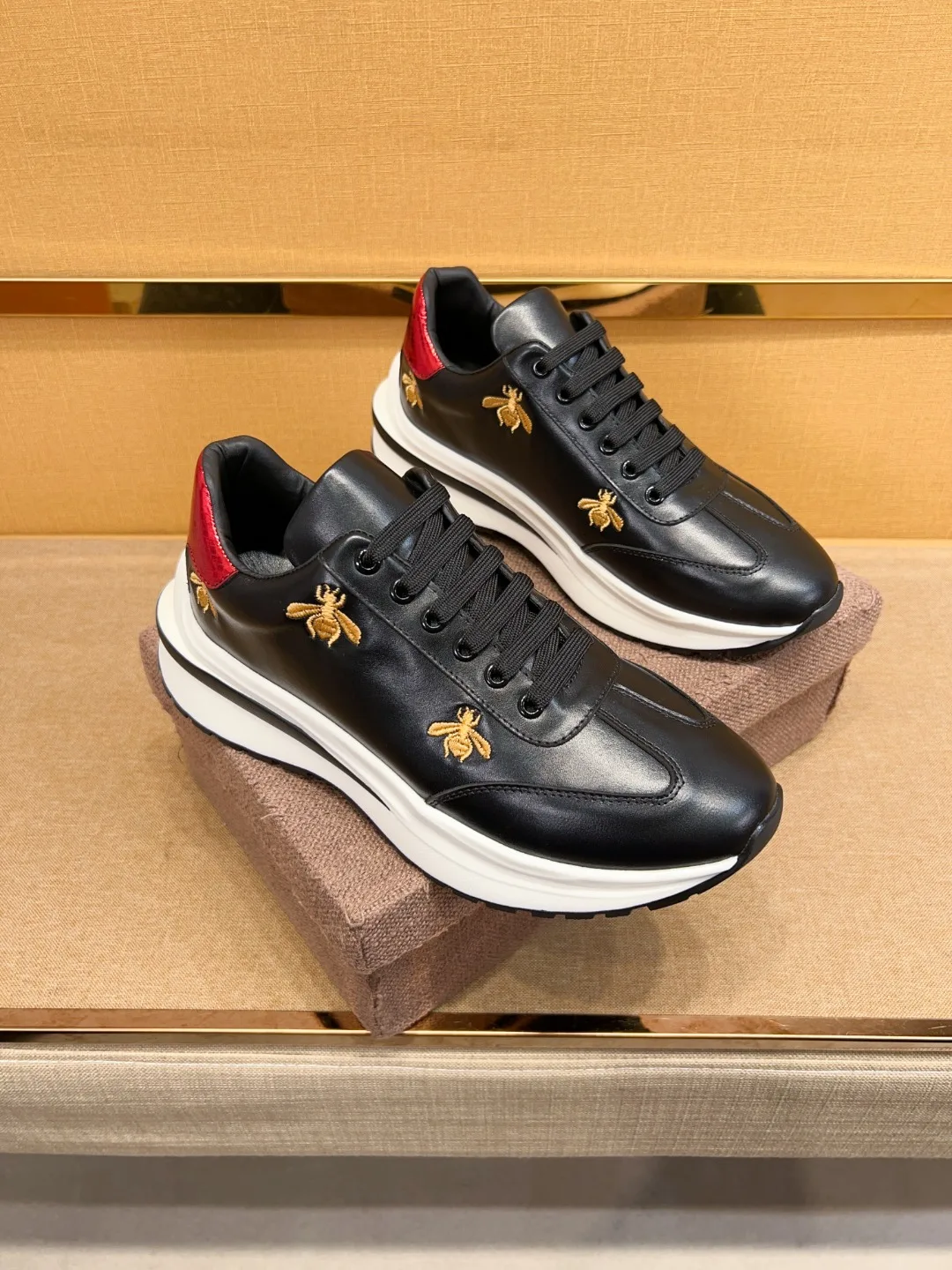 Men's Genuine Leather Casual Running Shoes Lace-Up Breathable Outdoor Comfortable Sports Sneakers