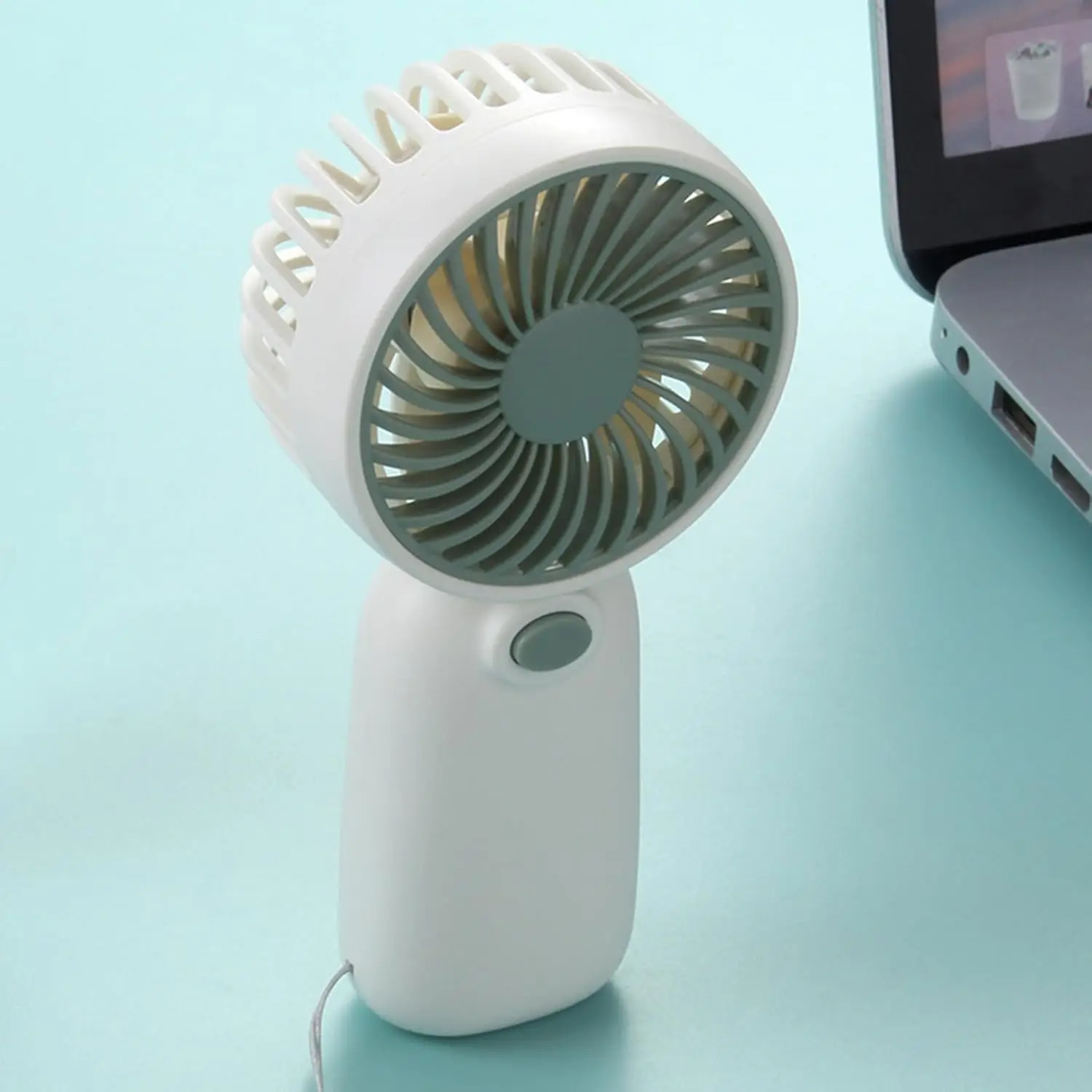 مروحة محمولة صغيرة محمولة تعمل بالبطارية محرك هادئ للسفر ومكتب السيارة للاستخدام الخارجي تتضمن أشرطة