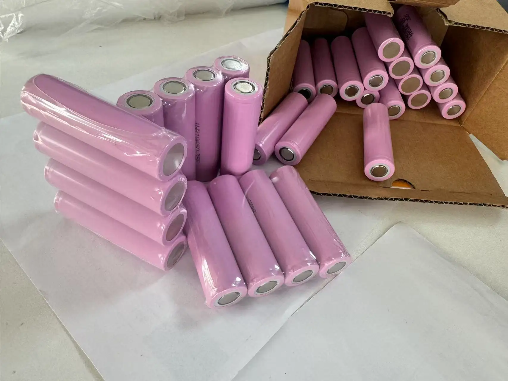 

Rechargeable Lithium Battery ICR18650-26F 3.7V 2600mAh Large Capacity Suitable for All Kinds of Electronic Products