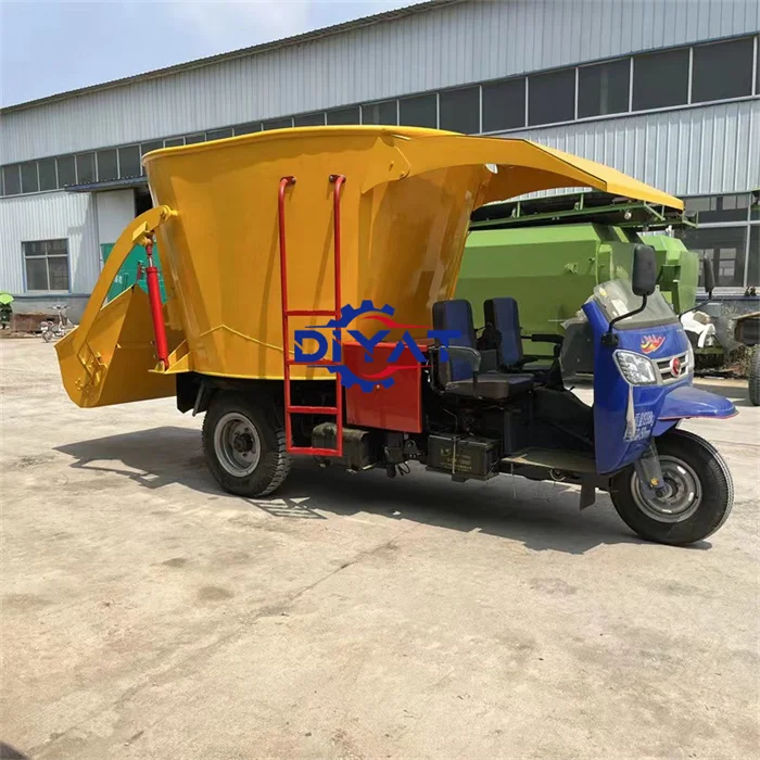 Dairy farm TMR cattle feed mixing machine