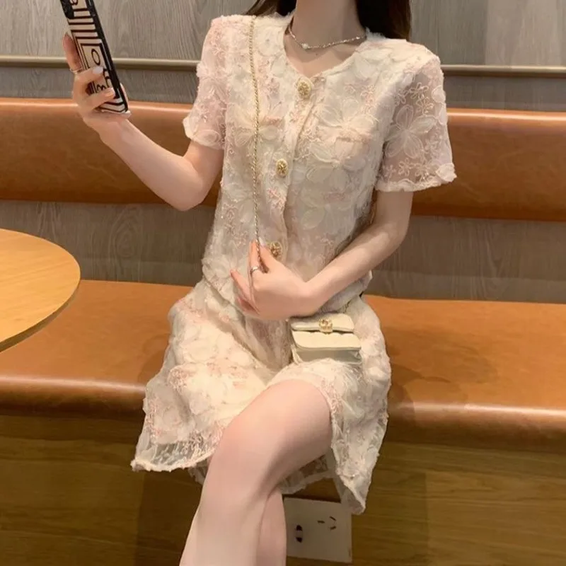 French Style Suit, 2026 Summer Women's New Korean Hoof Flower Slim Fashionable and Versatile, Small Age-reducing Two-piece Set
