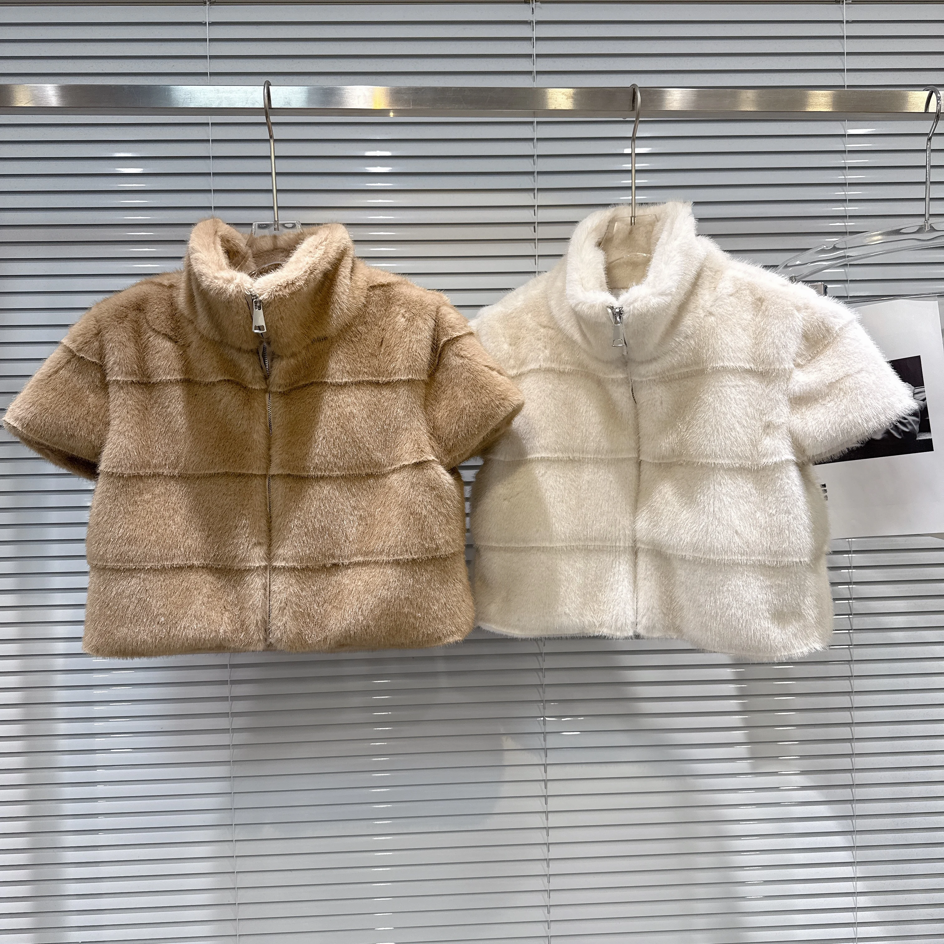 

Gagarich 2025 Autumn Winter New Fashion Glossy Eco-Friendly Faux Fur Short Sleeve Jacket Women Top