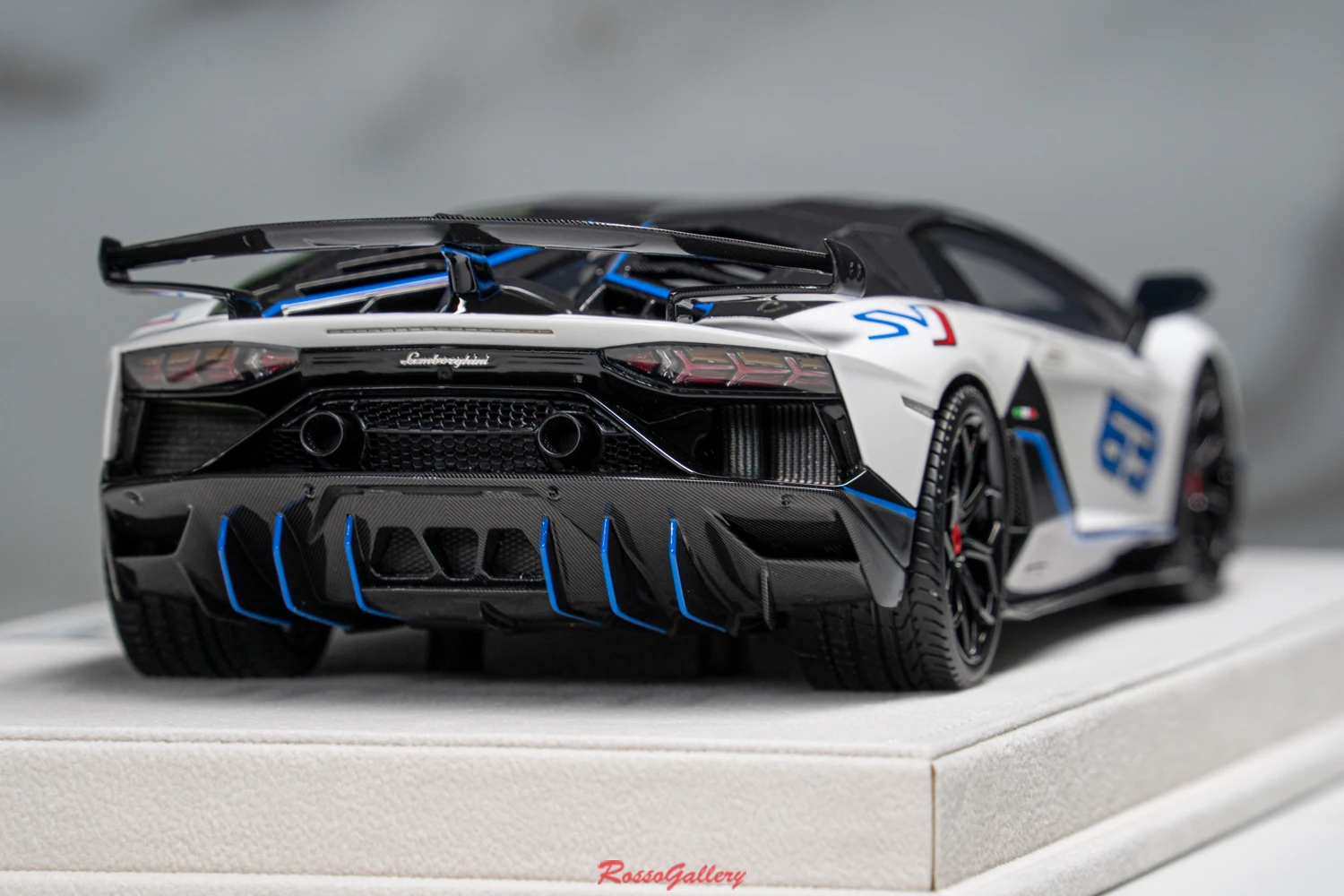 MAKE UP 1:18 Aventador SVJ 63 2018 limitato a 63 pezzi simulazione resina statica modello di auto giocattoli regalo