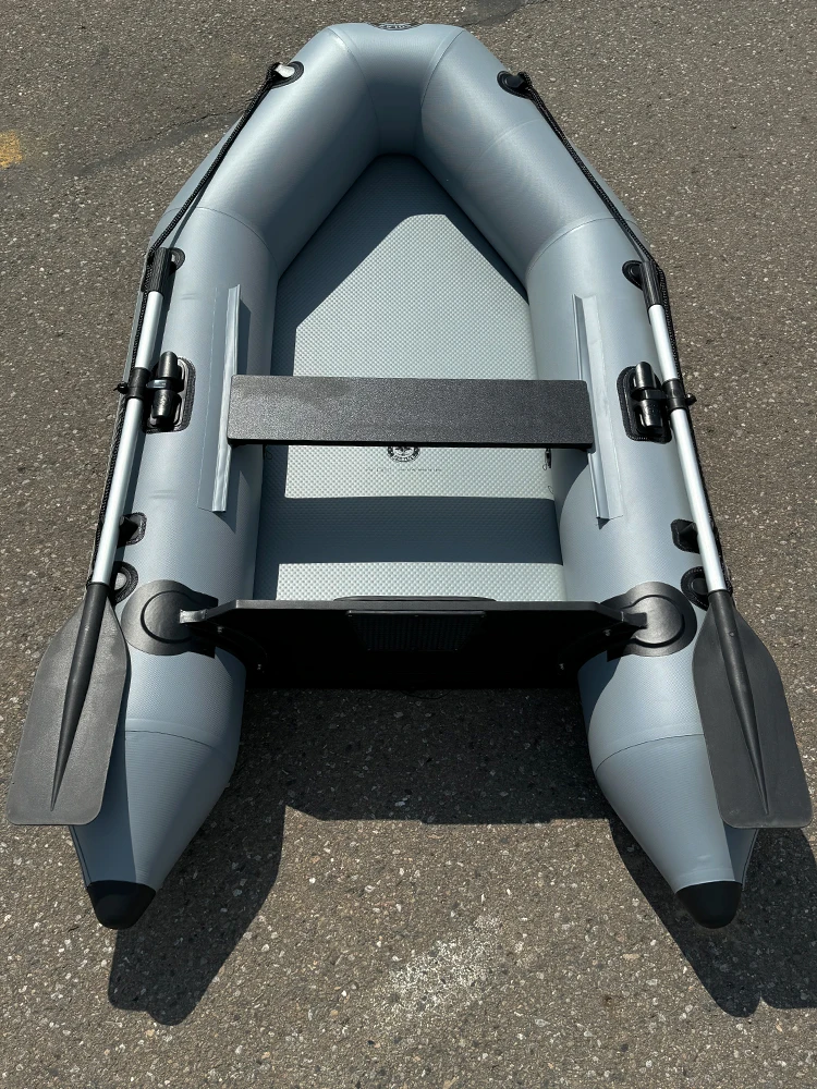 Barco de assalto inflável de 2,3 m, 230 cm, 7,5 pés, caiaque de velocidade para 2 pessoas, 0,7 mm, canoa de PVC, iate com acessórios de remo