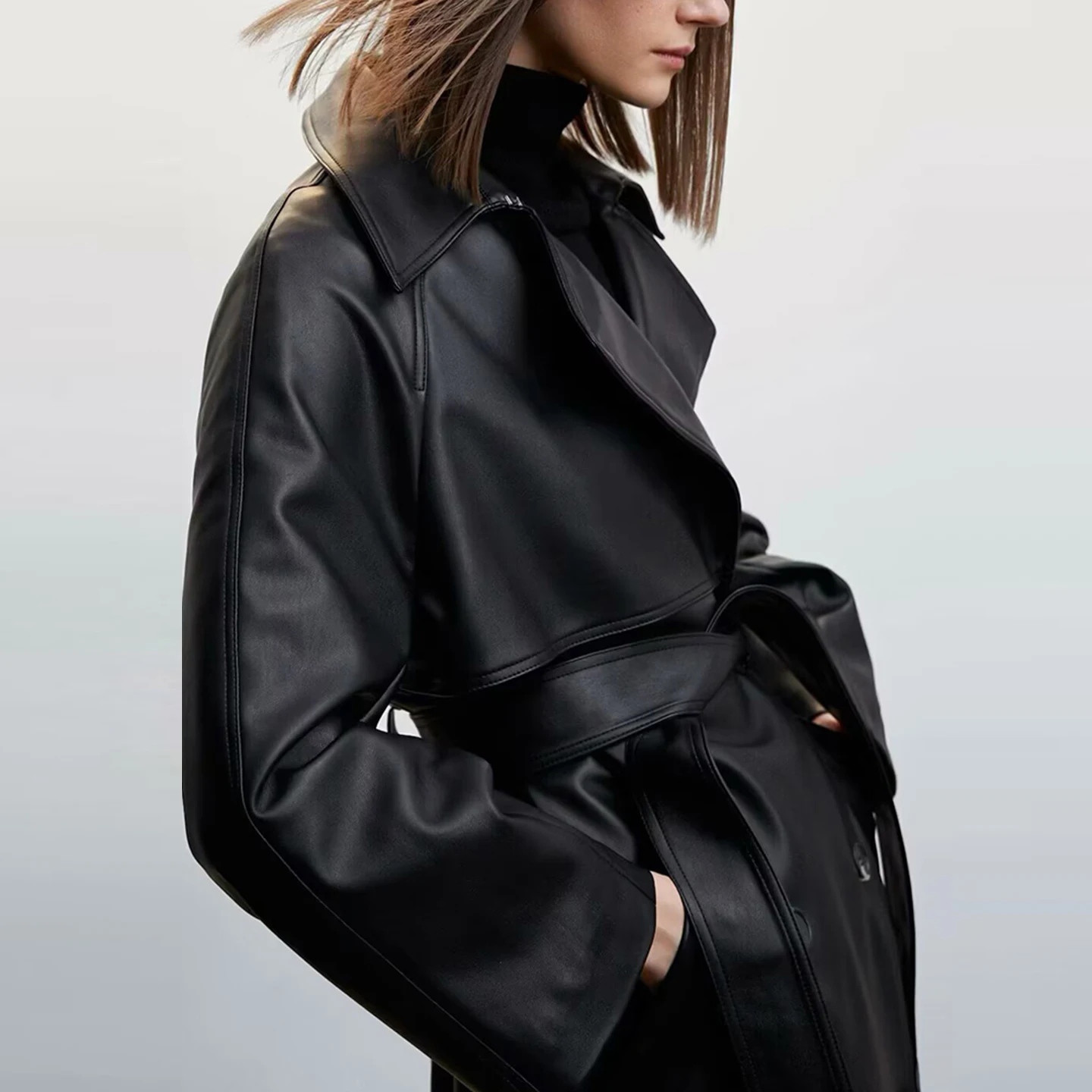 2025年冬新作ファションレディースロングコート個性的なシミュレーションレザー通勤用スレレディースアウターコート