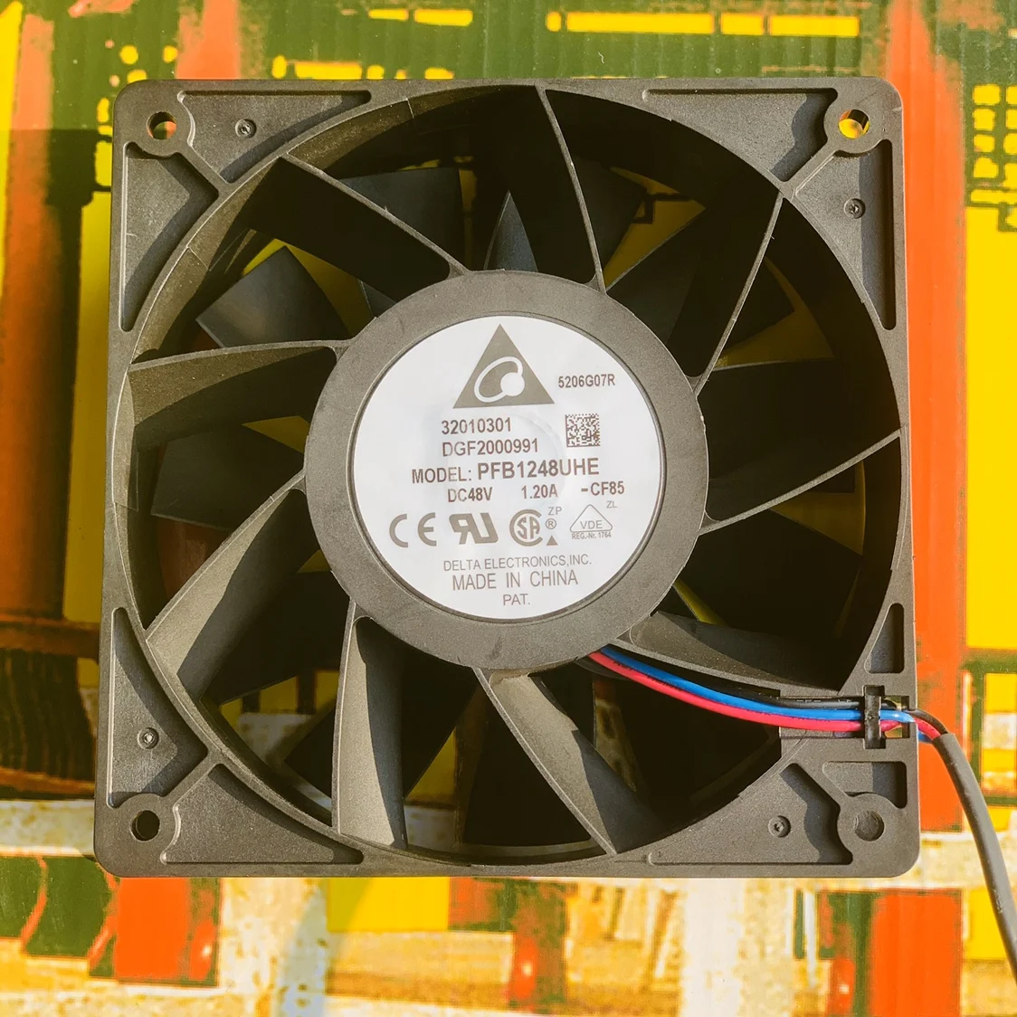 

Delta PFB1248UHE CF85 DC 48V 1.20A 120x120x38mm 3-Wire Server Cooling Fan