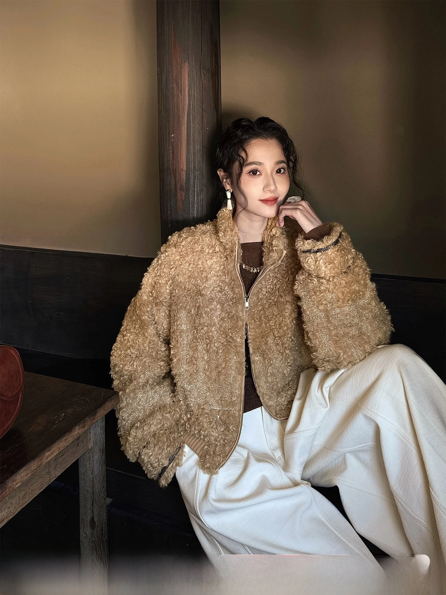 

Новая женская зимняя куртка Sanji Bla Flower из овечьего меха в китайском стиле, модная, трендовая, для повседневной носки, свободного кроя, с длинными рукавами, на пуговицах