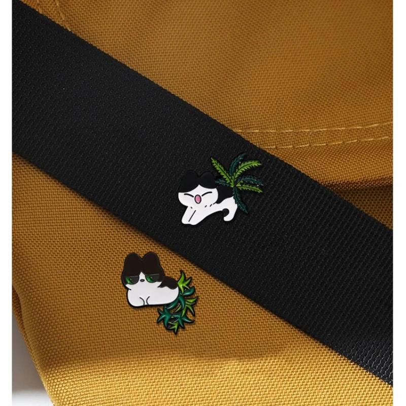 Cute Cartoon Plant Tail Cat Design Brooches Creative Animal Badge Enamel Alloy Pins DIY for Clothes Bags Hat Scarf T-shirt Jeans