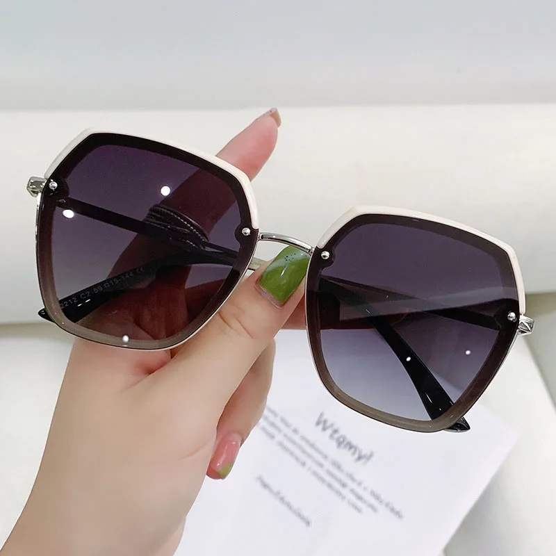 

New Square Large Frame Trendy Sunglasses for Women Fashionable Gradient Sunglasses Korean Style Glasses for Women