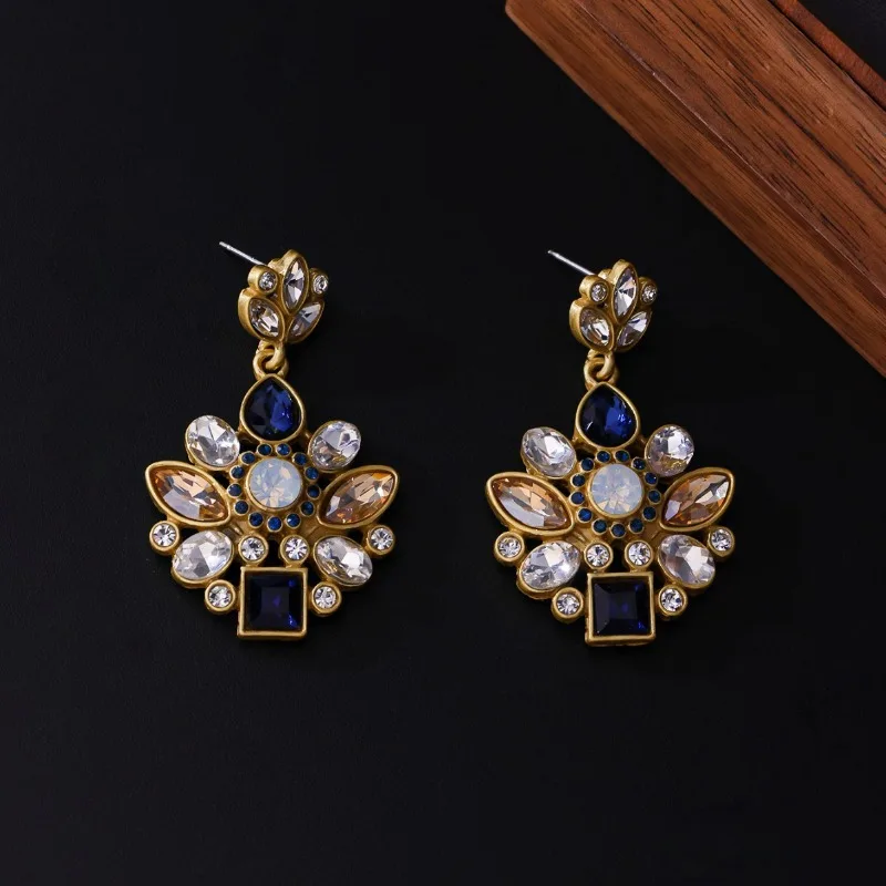 

Изысканные серьги в стиле ретро с цветочным узором, модные, элегантные, в средневековом винтажном стиле, с бриллиантами