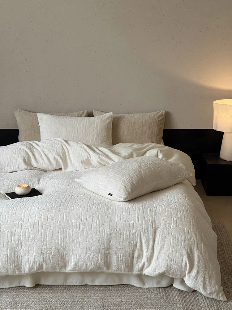 Simple Style Winter High Gramage Milk Velvet Four-Piece Bedding Set Striped Carved Flower Warm Velvet Quilt Cover 18m Bedding