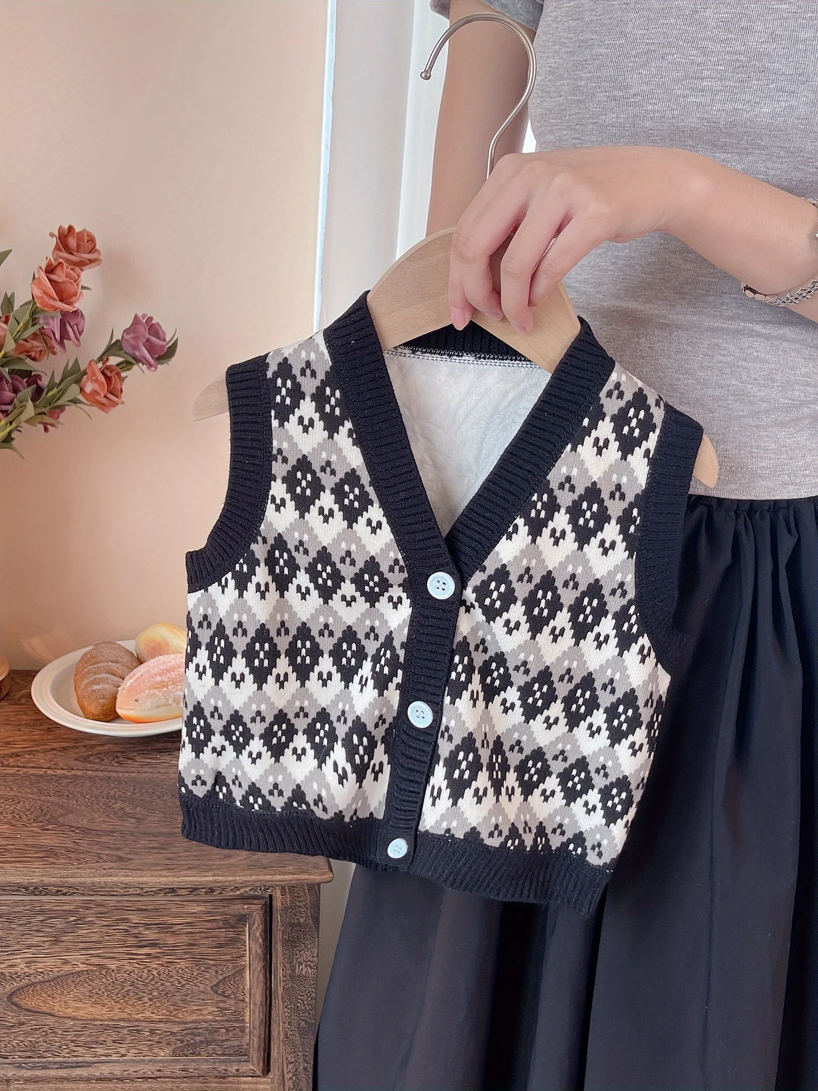 Girls Sweater Vest Spring & Fall New Style Kidsren's Knitted Vest Baby Retro Jacquard Cardigan Top