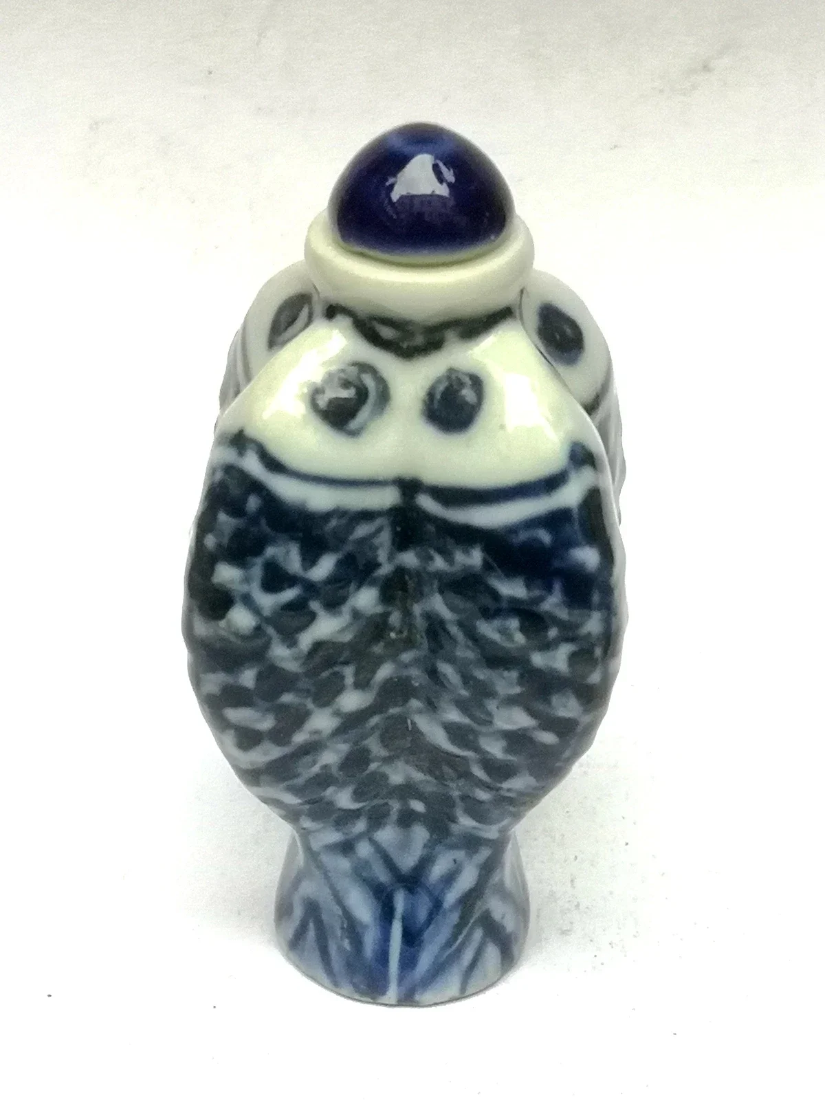 

Collection Chinese Old blue-and-white Porcelain Lovely Fish Snuff Bottle Gift Decoration