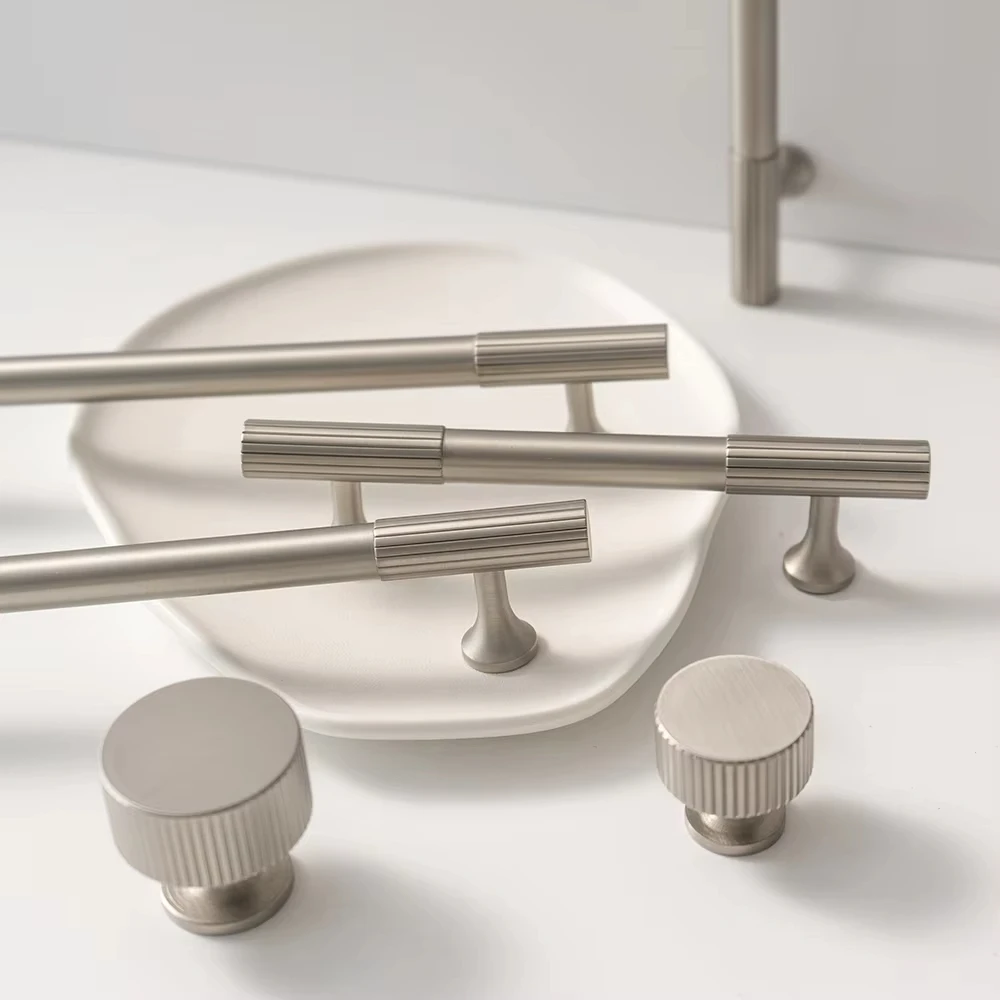 Manija y perilla de armario de cocina de latón macizo, perillas de cajón de latón macizo moleteadas lineales, barra en T, herrajes para armario de cocina y dormitorio