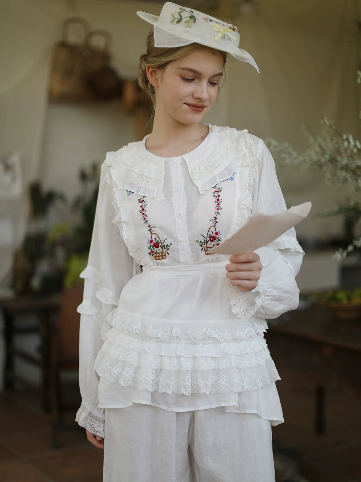 

Spring Summer Women Retro Embroidered Collar, French Floral Embroidery, Loose Doll-like Age-defying Linen Shirts/Blouses
