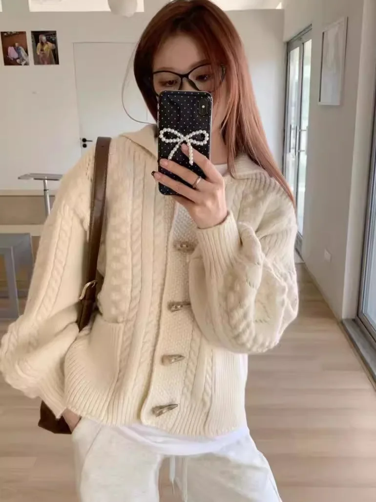 

Утепленный вязаный кардиган Ele Thiened для женщин, осенне-зимняя модная верхняя одежда в стиле East Gate, свободный крой, с эффектом окрашивания и ажурными элементами.