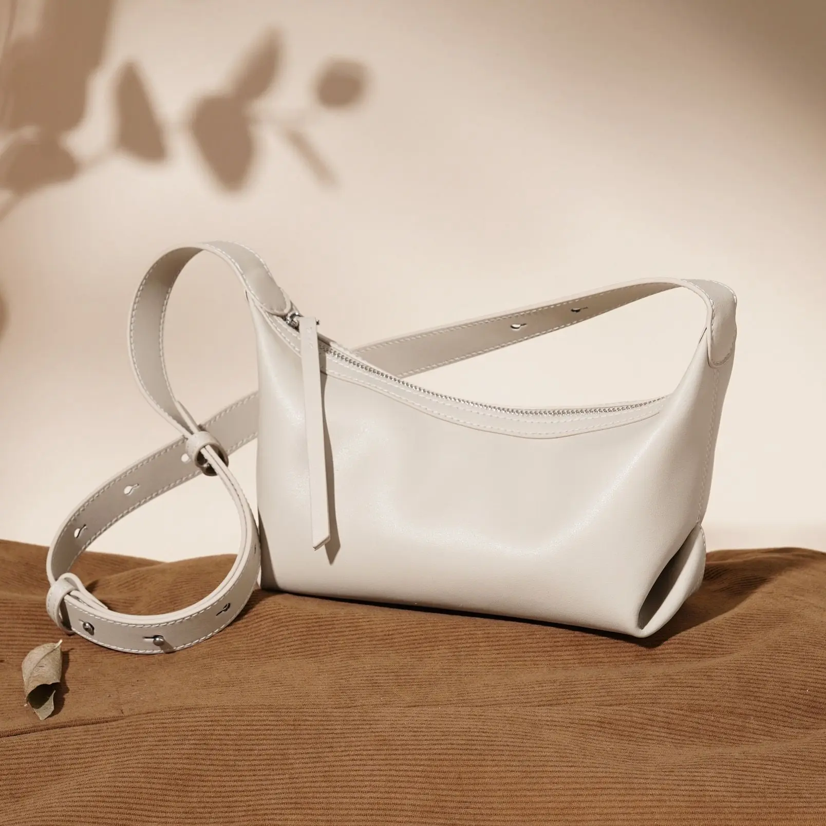 

Cowhide Dumpling Bag Niche Design Able and Versatile Leather Underarm High-end Feeling Single Shoulder Portable Messenger Bag