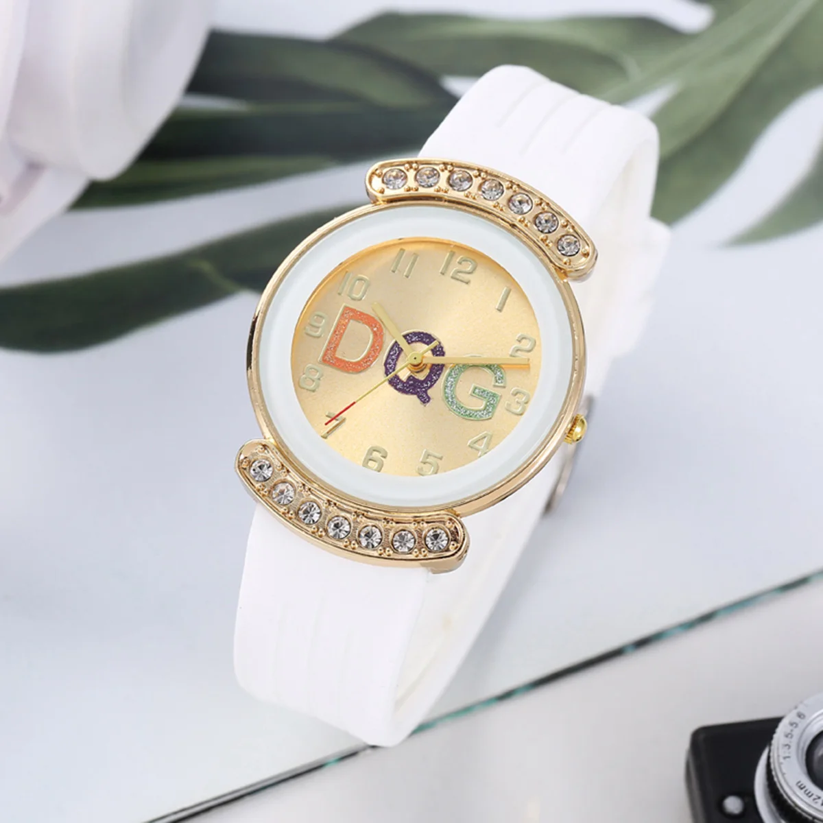 

Simple Style Rhinestone Dial Silicone Strap Women Quartz Watch