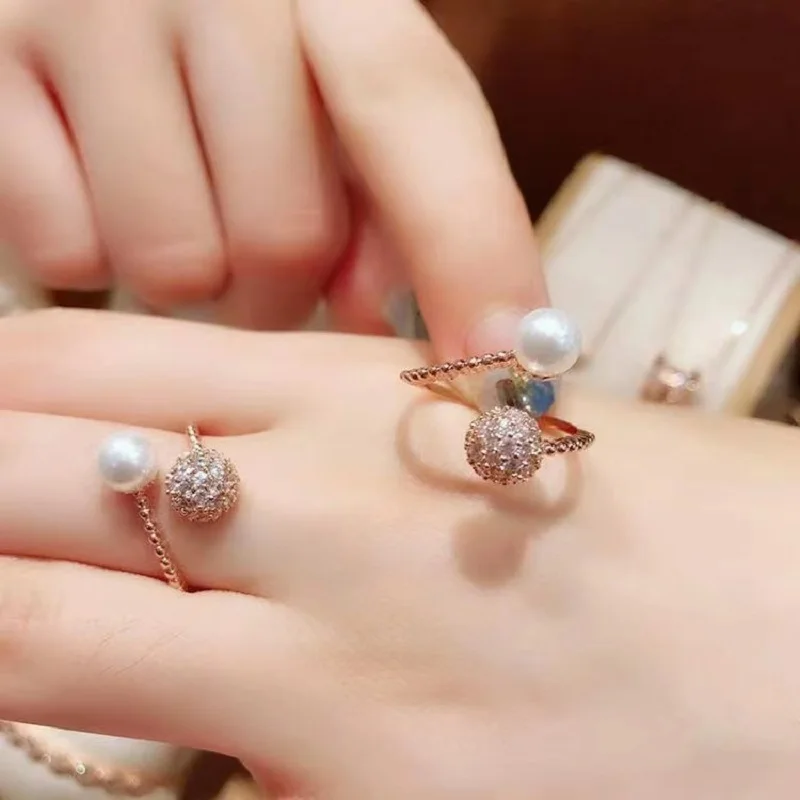 SUGO موضة جديدة رائعة لون ذهبي لؤلؤي مع مجموعة صغيرة من أحجار الراين خواتم مفتوحة للنساء الأنيقات هدية عيد ميلاد جميلة #1