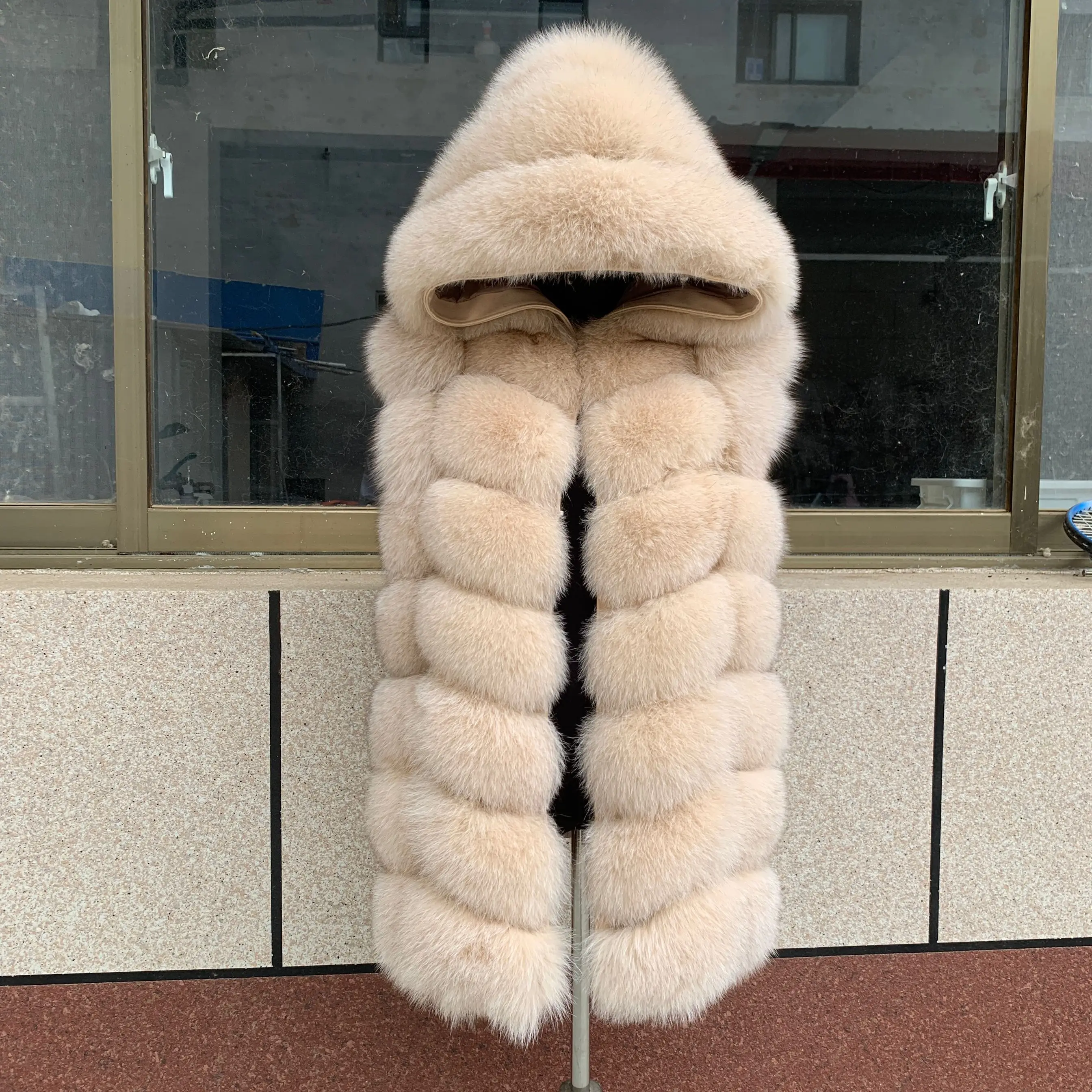 Variant: Light beige hooded