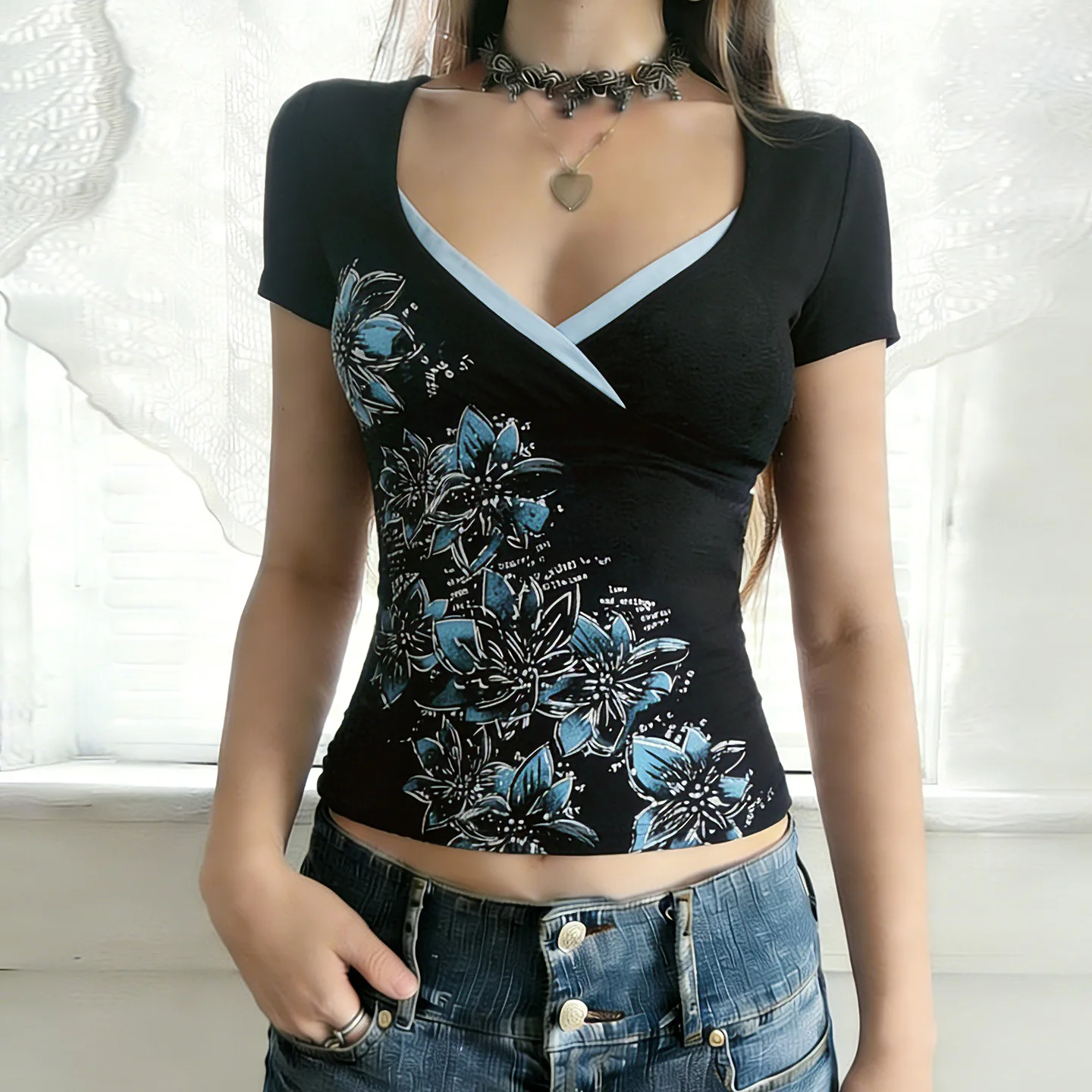 Retro-Top mit Blumenmuster, V-Ausschnitt, schmal geschnittenes, gestricktes Kontrast-T-Shirt für amerikanische und europäische Frauen