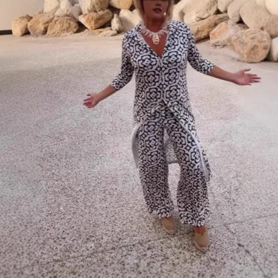 Primavera Estate Nuovo set da 2 pezzi per donna Modello casual stampato Abito bohémien Lady risvolto Camicia a mezza manica Abito con pantaloni lunghi