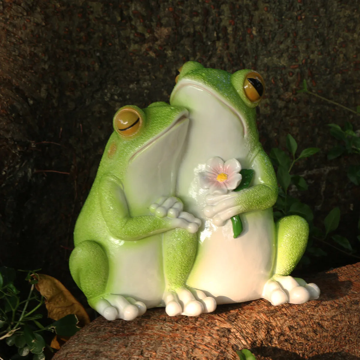 1pc Adorable Couple Frog Statue - Whimsical Garden Decoration for Yard, Lawn, Porch, Balcony, Patio Outdoor Space - Handcrafted