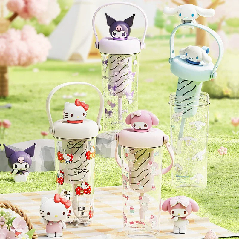 X&W Sanrio Fruit Tea Water Bottles 750ML Hello Kitty Kuromi Transparent Straw Cup With handle Outdoor Travel Cups Students Girls view 2