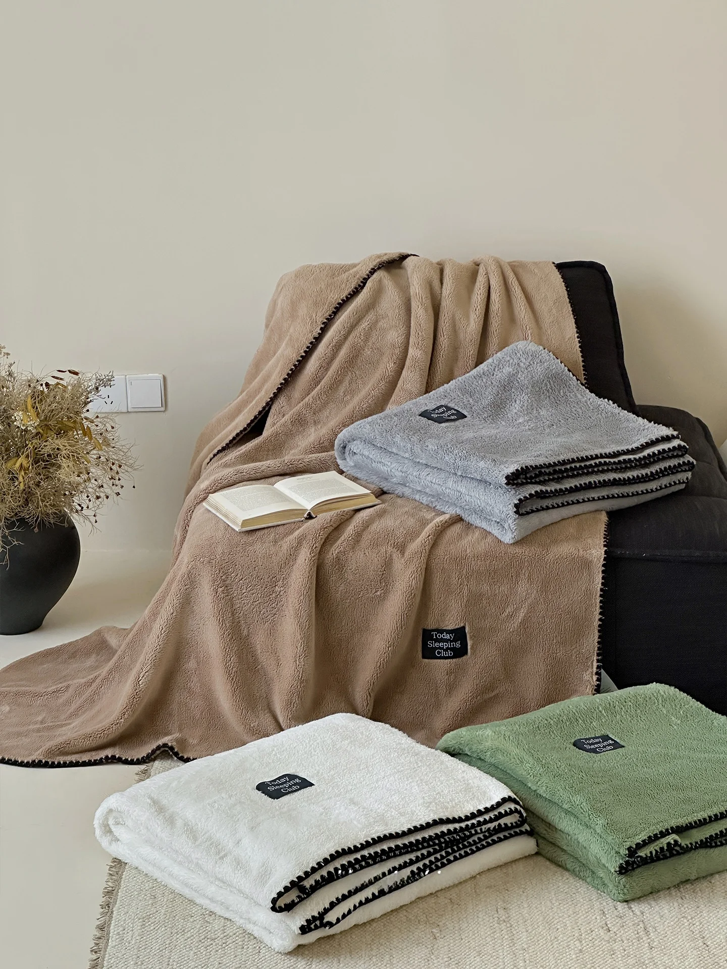 

Warm Milk Velvet Blanket Simple Pure Color Office Nap Cover Leg Lap Blanket Soft Polyester Fiber Snuggly All Seasons Throw