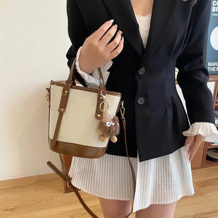 Fashion Colour Blocking Bucket Bag Women's High Quality PU Leather Large Capacity Handbag Crossbody Bag With Cute Plush Pendant