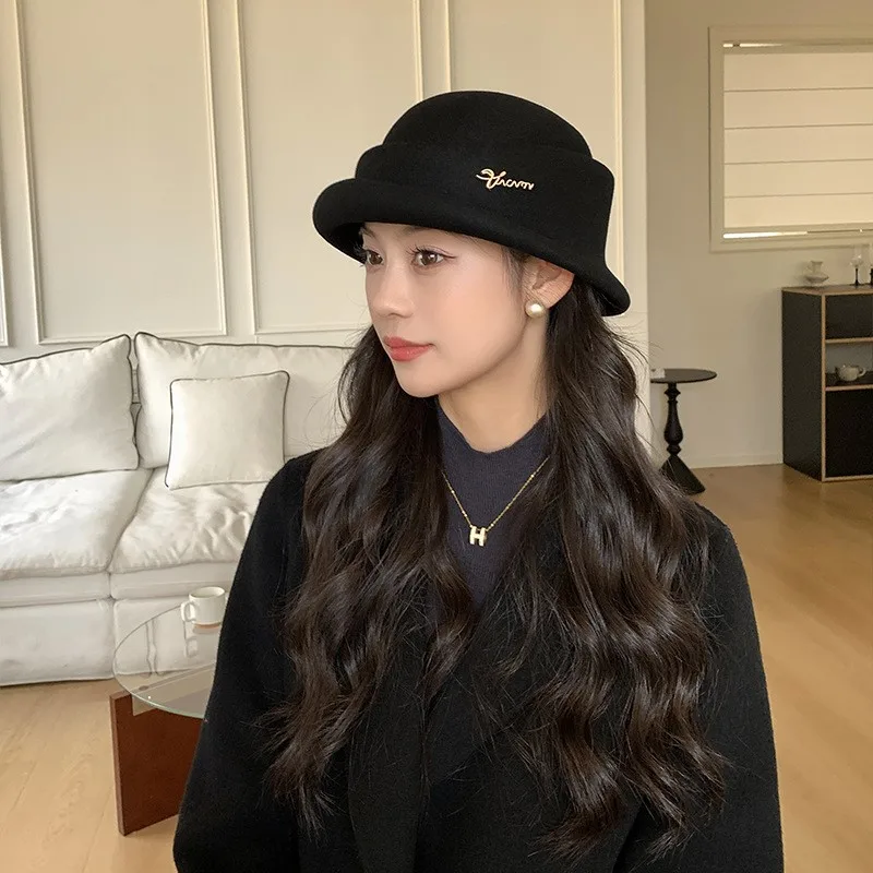 

A new style of women's fashionable and elegant woolen hat for outdoor warmth