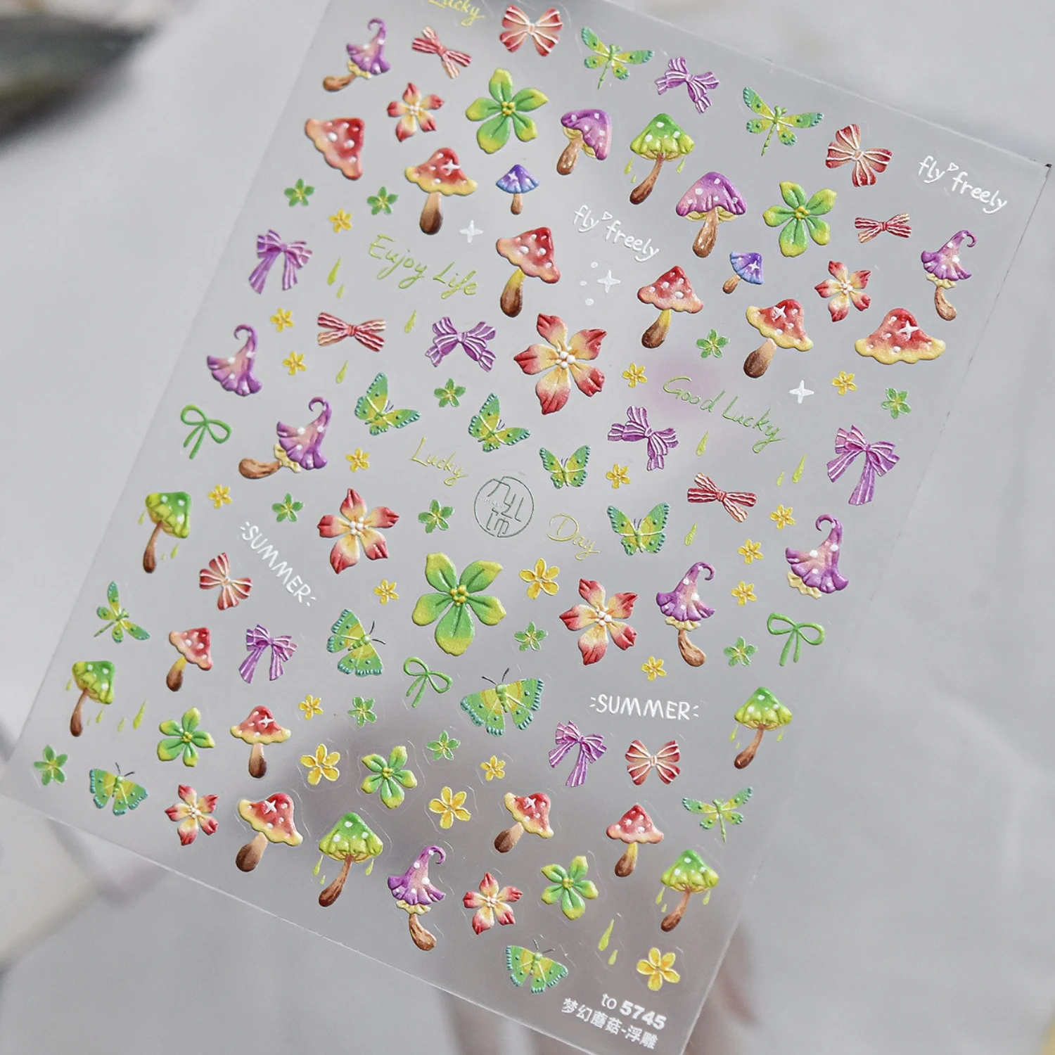 Niedliche 5D Bunte Pilz-, Kleeblatt-, Schmetterlings- und Blumen-Nagelaufkleber für den Frühlingsgarten, Traumhafte Selbstklebende Geprägte Maniküre-Sticker