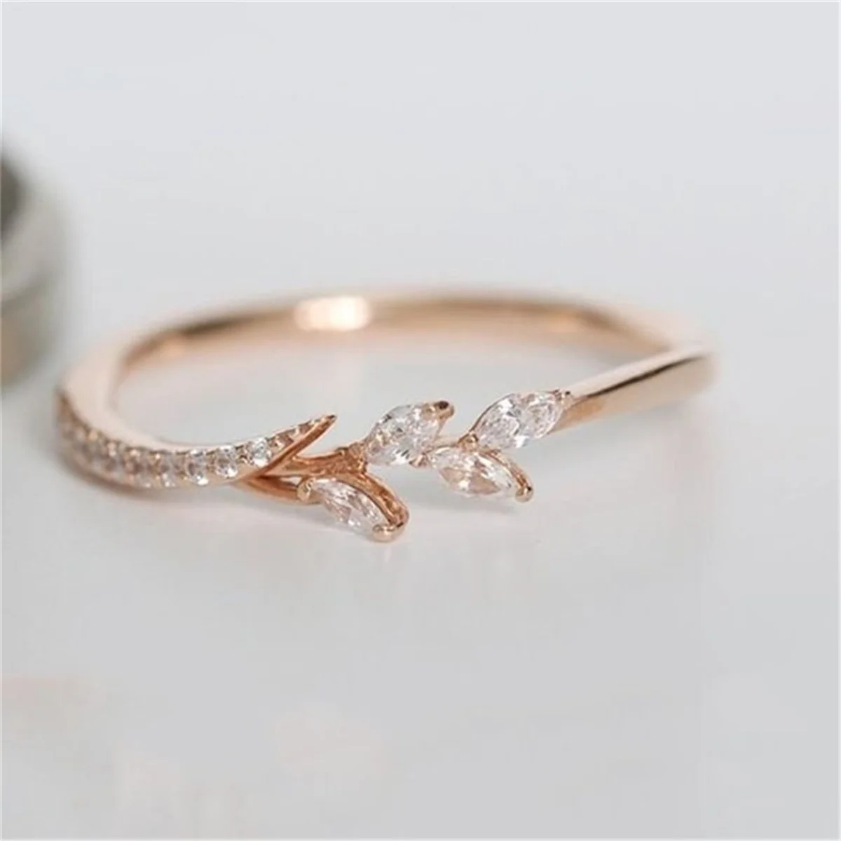 Mode Rose Gold Farbe Blätter Ring Für Frauen Hochzeit Party Zarte Finger Ring Inlay Kristall Zirkonia Ring Partei Schmuck