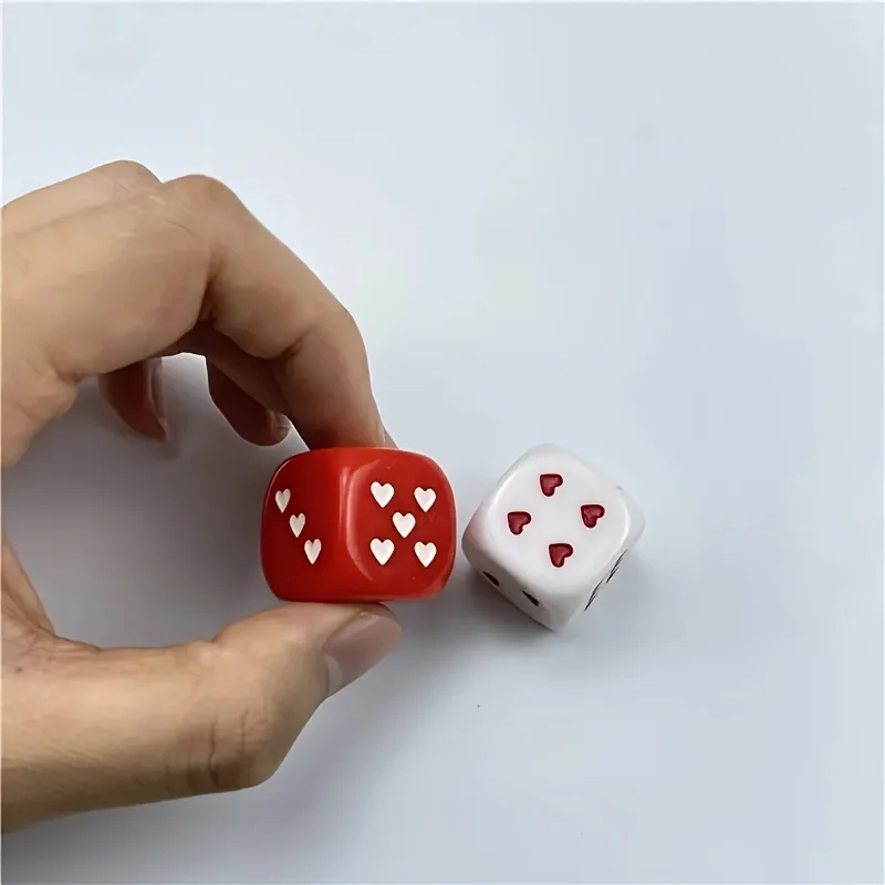 

4pcs Large 2.5cm/0.98inch Heart Dice, Perfect Game Props, Valentine's Day Gift