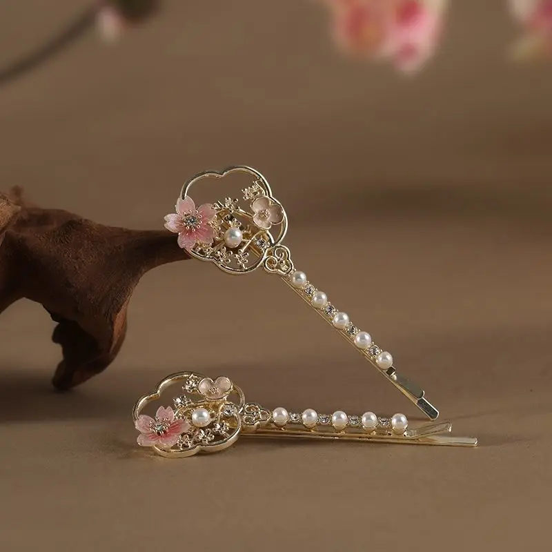 Floral Window Design Hairpin in New Chinese Style, Vintage High-End Hair Accessory with an Elegant and Graceful Vibe