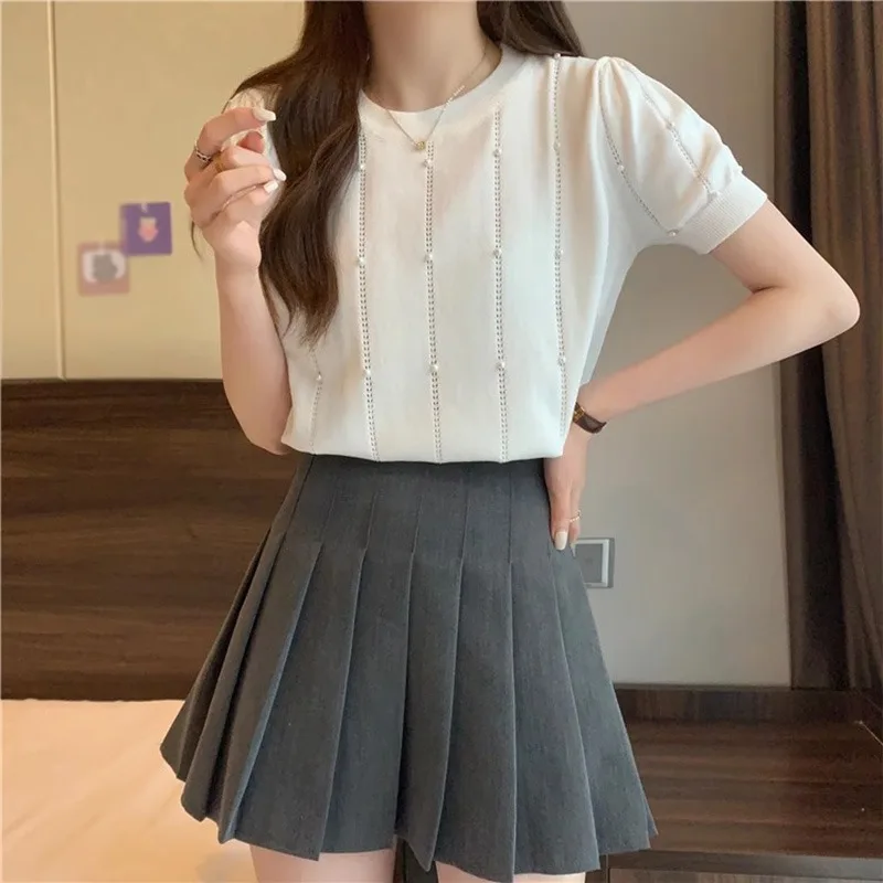 Magliette estive a maniche corte T-Shirt da donna in tinta unita con perle O collo T-Shirt da donna Casual elegante alla moda