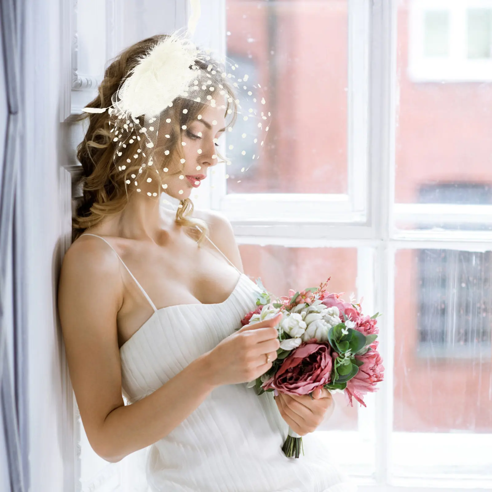 

Женский легкий головной убор-фасцинатор из тюля с перьями и жемчужным декором для банкетов, свадеб, торжеств и чаепитий