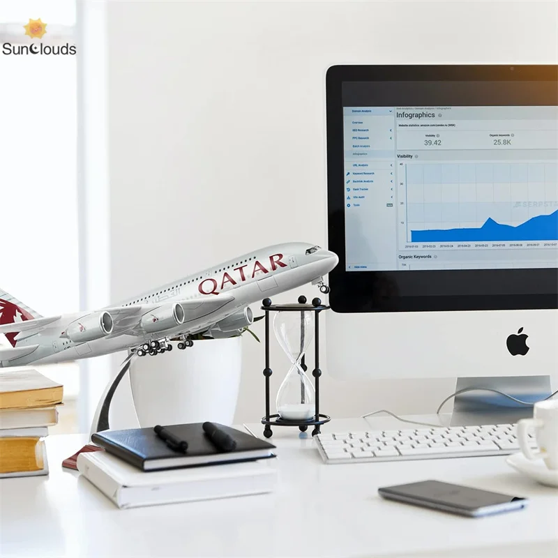 1:160 Scale Large Model Airplane Qatar A380 Plane Models Diecast Airplanes with LED Light for Collection or Gift