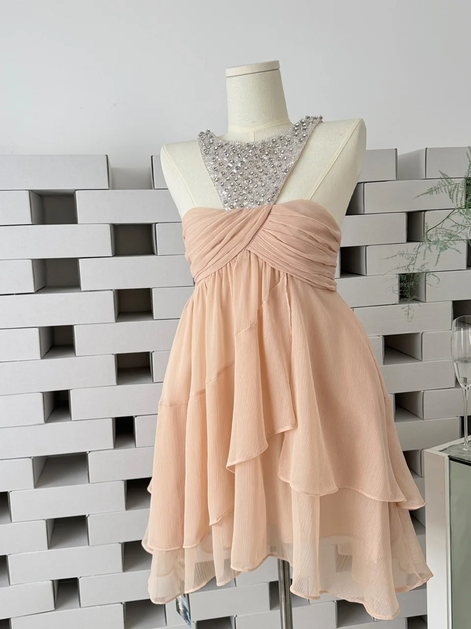 Elegante Vestido con Adornos de Piedras Preciosas para Mujer, Falda Corta de Cintura Alta con Dobladillo Asimétrico, Estilo Casual para Primavera/Verano