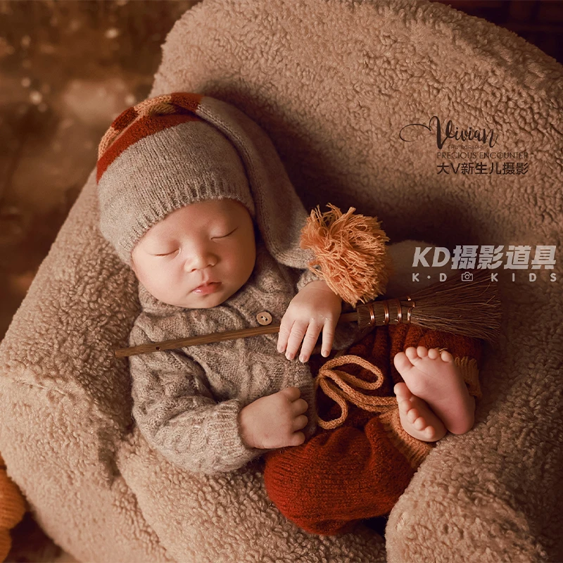 Magic Academy Character Costumes Newborn Photography Props Baby Knitwear and Hat Broom Scene Props Infants Halloween Clothing