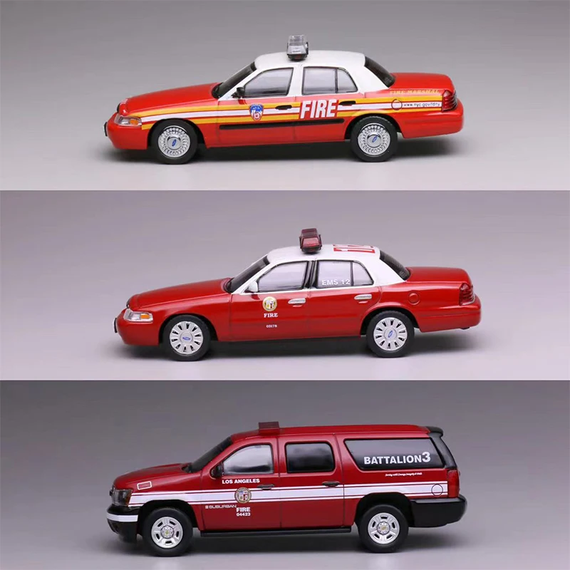 596 escala 1:64 motor de bombeiros Los Angeles Suburban CV New York Fire Victoria Simulação Liga Modelo de carro Display Presente colecionável