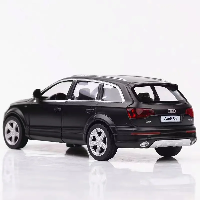 1:36 Audi Q7 Car Model Diecasts & Toy Vehicles Metal Car Model Miniature Scale Model Pull back Car Toys For Boy Childrens Gifts