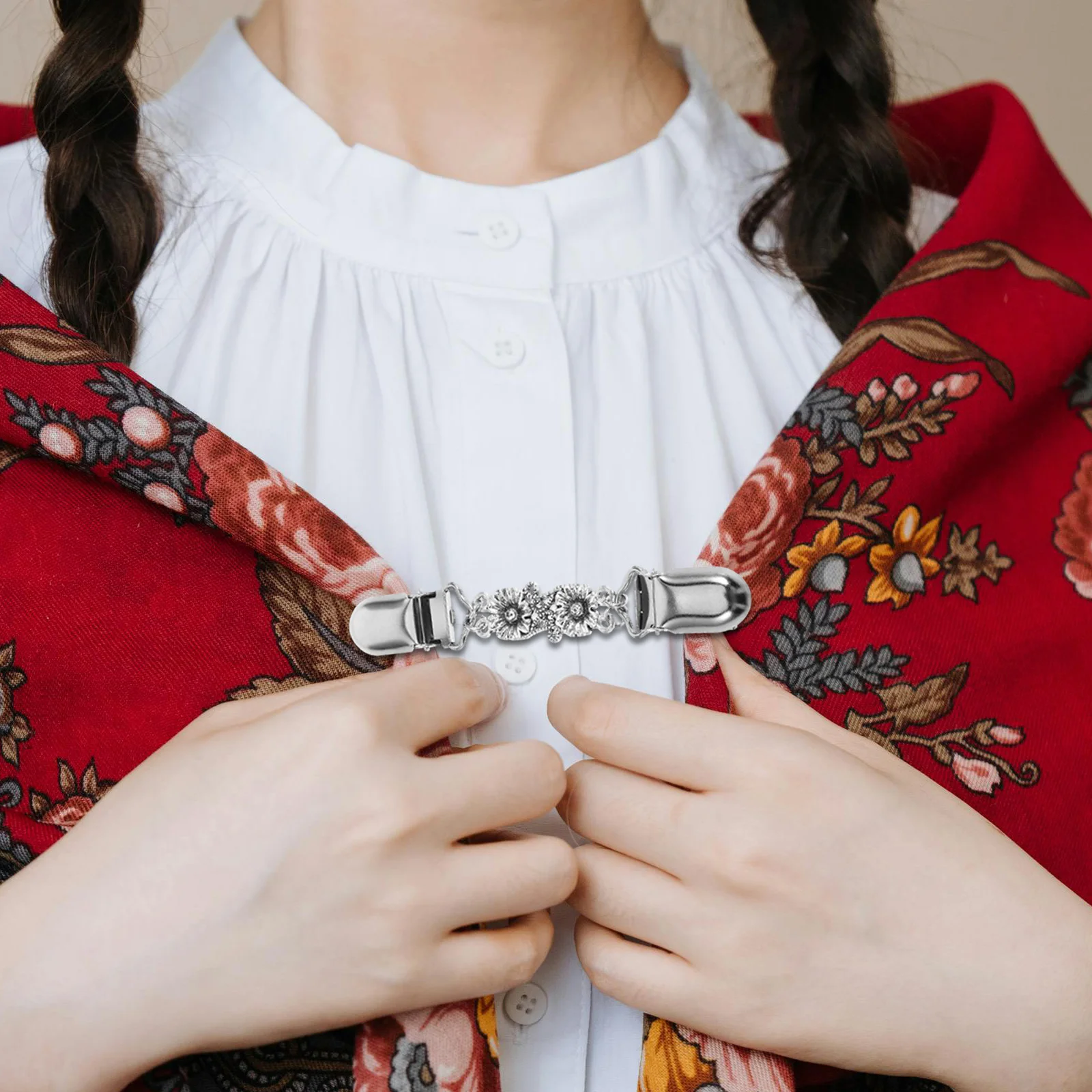

2Pcs Rhinestone Brooch Women's Fashionable Chain Clip for Sweater Cardigan Shirt Collar Decor Metal Dress Cinch Pin