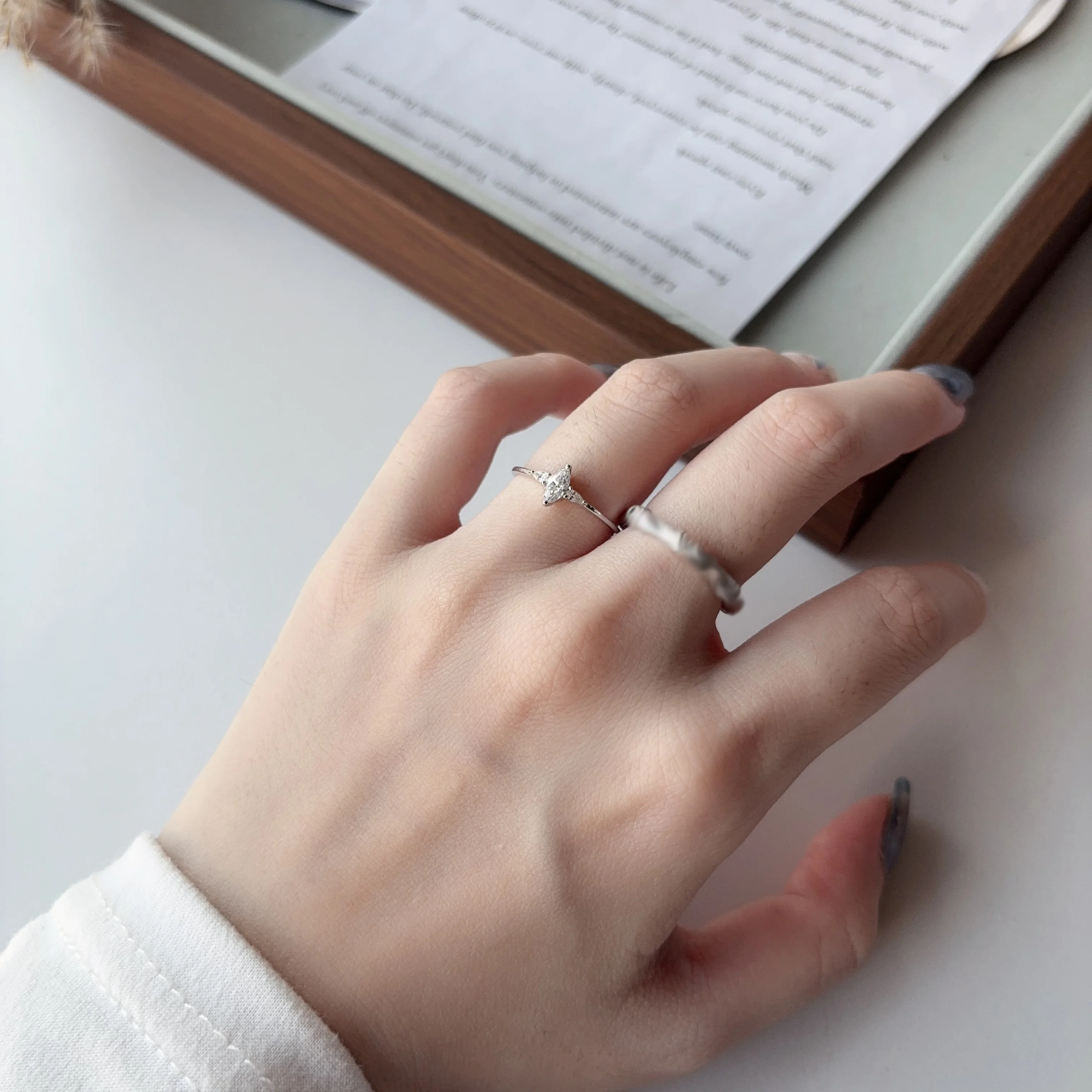 

Onnelik Full Moissanite Rings 100% 925 Sterling Silver Thin Finger Ring For Women brithday party Gift Fashion Classic jewelry