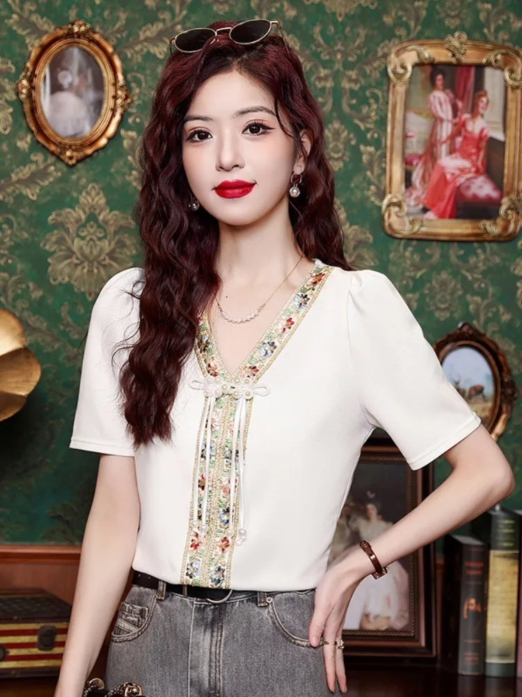 

2024 New Summer Retro Chinese Style Fashionable Chiffon Short Sleeved Loose V-neck Patchwork Embroidered Women's T-shirt Top