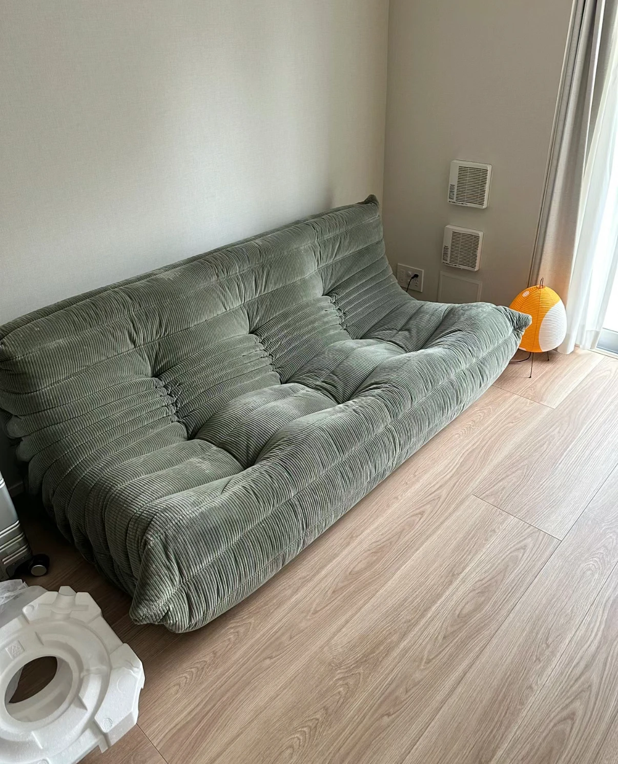 

Three stylish caterpillar sofas can be added to the living room, bedroom, and hotel, providing comfort and nobility