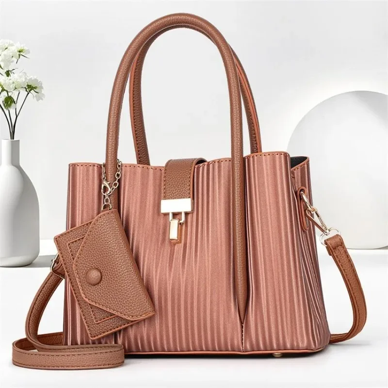luxury-leather-diaper-bag-for-women-minimalist-design-handbag-elegant-classic-commuter-large-capacity-bag